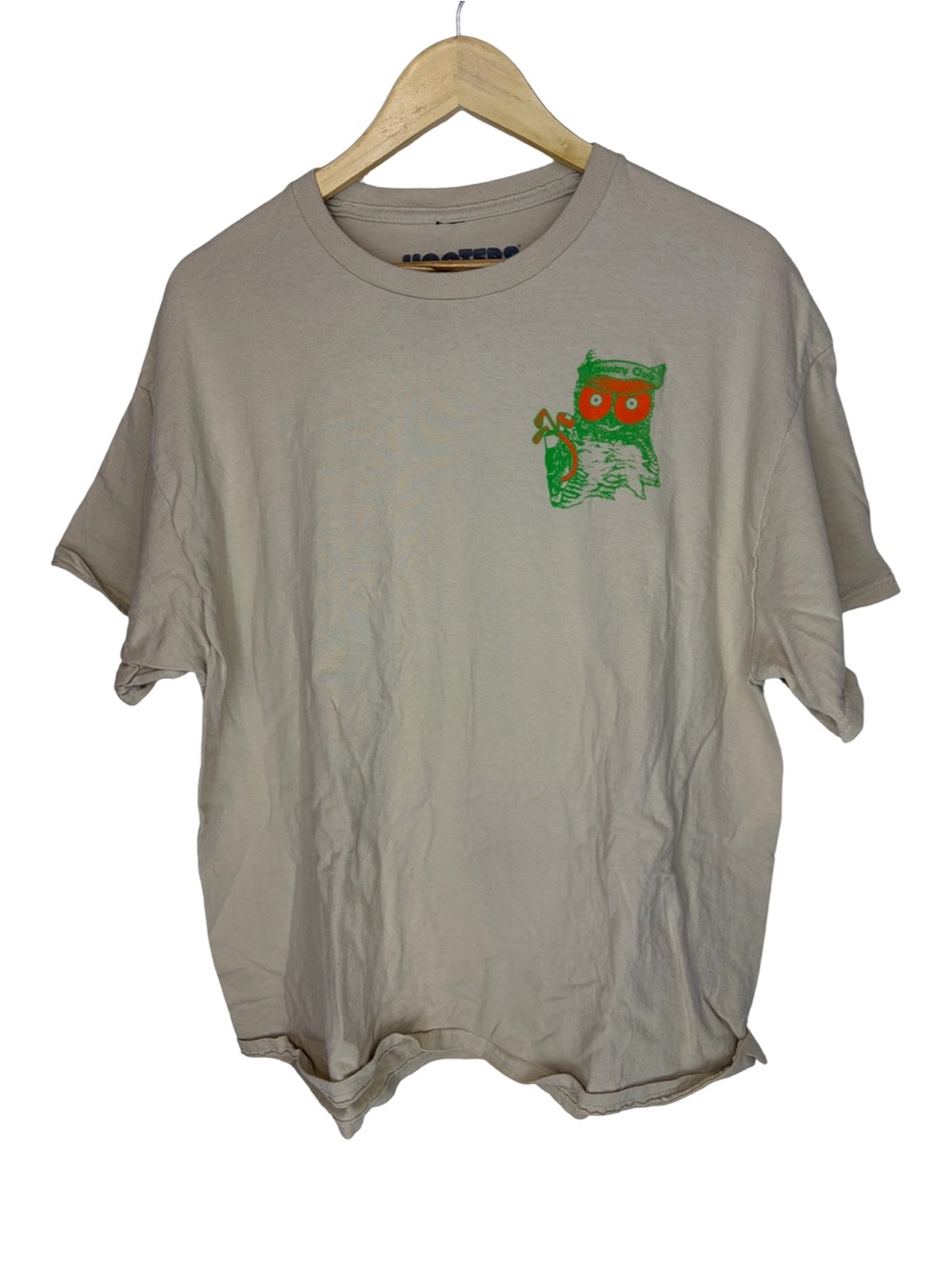 Hooters country club beige short sleeve t shirt XL